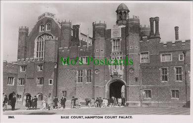 London Postcard - Hampton Court Palace, Base Court   RT2