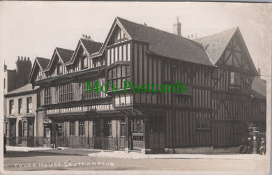 Hampshire Postcard - Tudor House, Southampton  DC1026