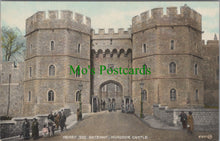 Load image into Gallery viewer, Berkshire Postcard - Windsor Castle, Henry VIII Gateway  SW13087