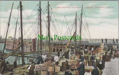 Lincolnshire Postcard - Grimsby Docks, Unloading Herring Luggers  SW13191