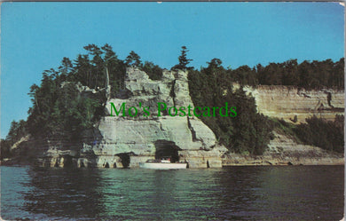 America Postcard - Pictured Rocks Near Munising, Michigan SW10982