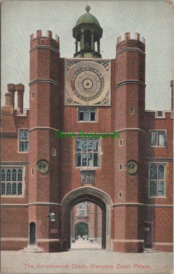 Middlesex Postcard - Hampton Court Palace, The Astronomical Clock   SW11593