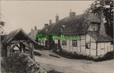 Warwickshire Postcard - Welford-on-Avon Village  SW13462