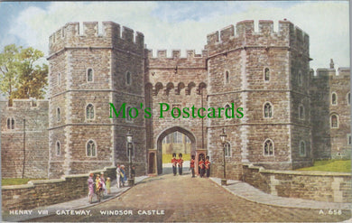 Berkshire Postcard - Windsor Castle, Henry VIII Gateway    SW14067