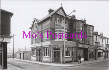 Load image into Gallery viewer, Hampshire Postcard - Dorsetshire Arms, St Mary's Street, Southampton   SW14641