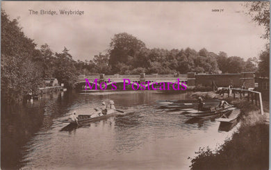 Surrey Postcard - The Bridge, Weybridge   HM647