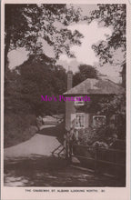 Load image into Gallery viewer, Hertfordshire Postcard - The Causeway, St Albans Looking South  DZ173
