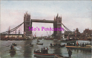 London Postcard - Boats at Tower Bridge  DZ240