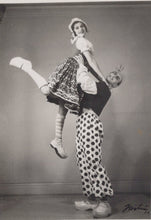 Load image into Gallery viewer, Theatrical Card - Two Theatre or Circus Performers VT602