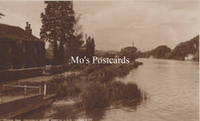 Load image into Gallery viewer, Oxfordshire Postcard - The Thames From Marsh Lock SW19115