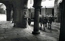 Load image into Gallery viewer, Spain Postcard - Santiago De Compostela, A Typical Cart in New Street  SW18438