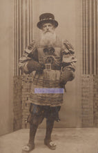 Load image into Gallery viewer, Military Postcard - Yeoman of The Guard SW20213