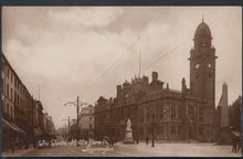 Load image into Gallery viewer, Warwickshire Postcard - The Town Hall and Parade, Leamington   MB1503