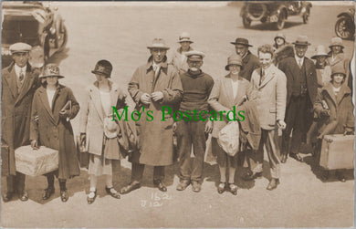 Social History Postcard - Group of Day Trippers, or Holidaymakers Ref.SW10115