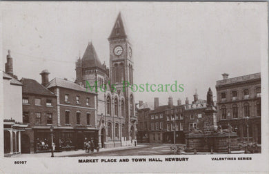 Berkshire Postcard - Newbury Market Place and Town Hall HP611