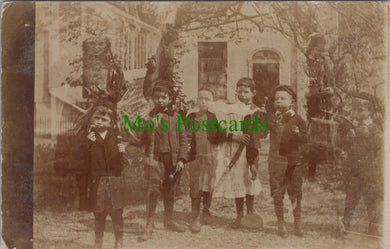 Berkshire Postcard - Group of Edwardian Children at Bray? RS32328