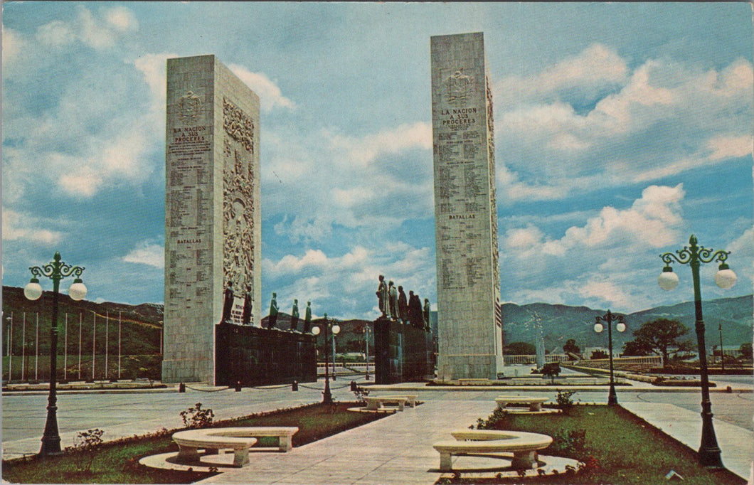 Venezuela Postcard - Caracas Monument a Los Proceres  SW10671