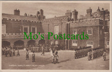 Load image into Gallery viewer, London Postcard - Changing Guards, St James&#39;s Palace  SW12063
