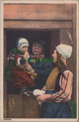 Netherlands Postcard - Marken Family  SW12724