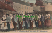Load image into Gallery viewer, France Postcard - Les Mariages De Plougastel  SW13551
