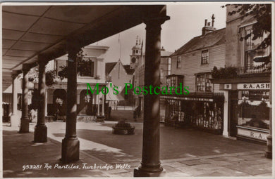 Kent Postcard - Tunbridge Wells, The Pantiles  SW11286
