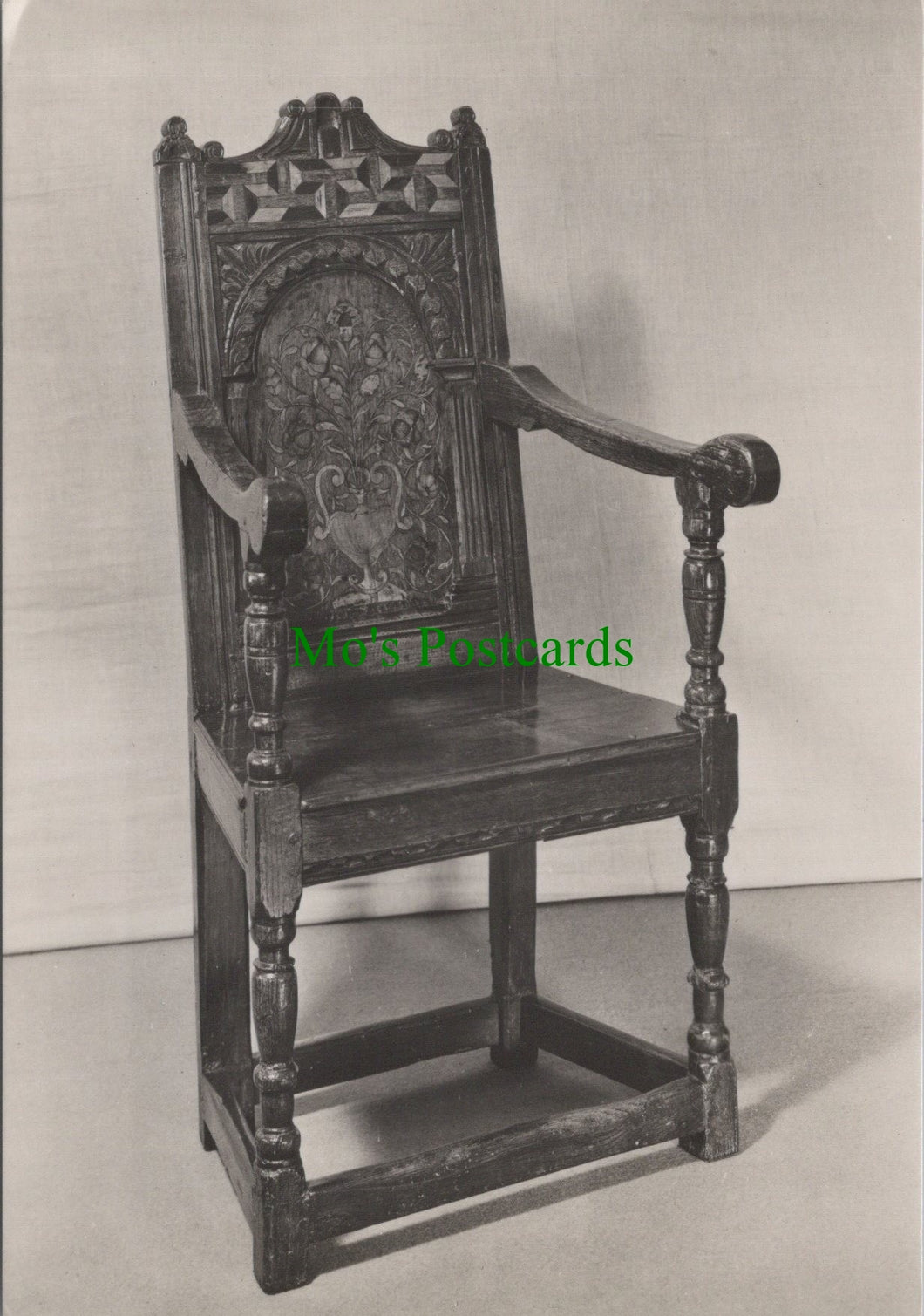 Luton Museum Postcard - Oak Armchair c1600 - SW12287