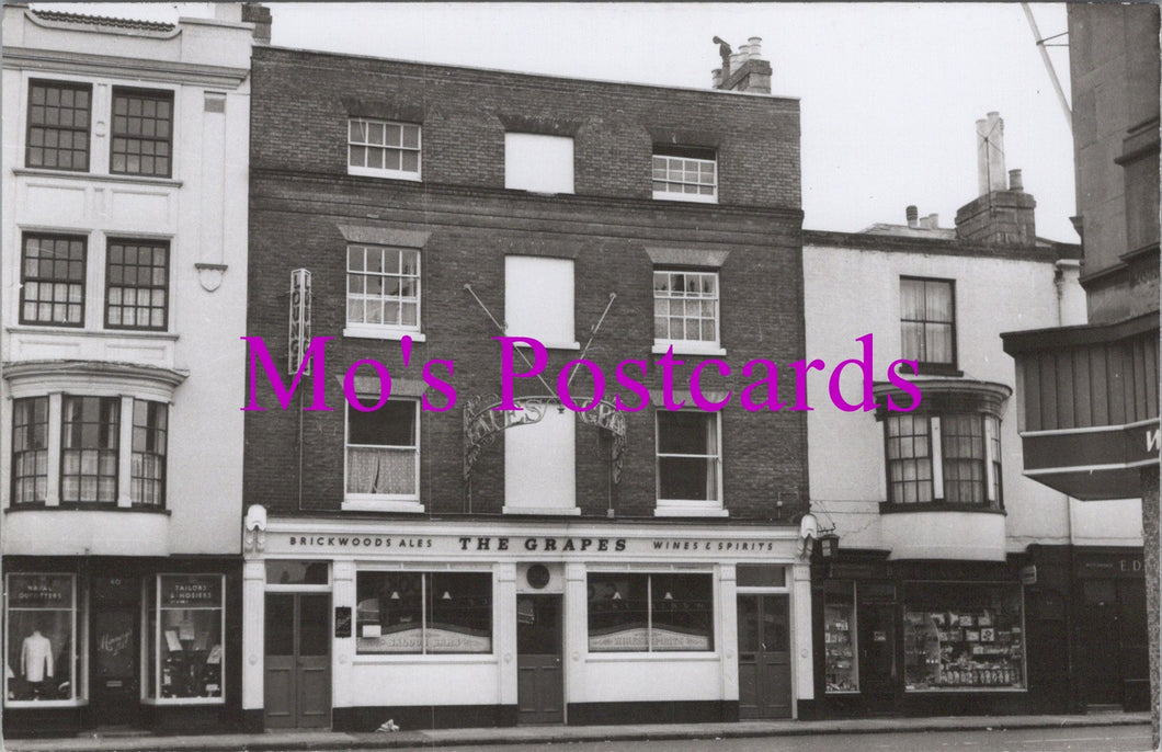 Hampshire Postcard - The Grapes, 41 Oxford Street, Southampton SW14509