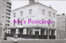 Load image into Gallery viewer, Hampshire Postcard - The Globe, Bernard Street, Southampton   SW14510
