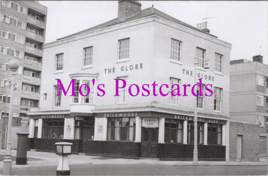 Hampshire Postcard - The Globe, Bernard Street, Southampton   SW14510