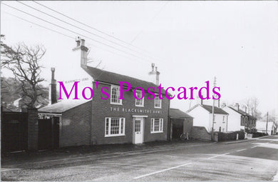 Hampshire Postcard - The Blacksmiths Arms, Southampton   SW14642