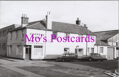 Hampshire Postcard - Coopers Arms, William Street, Southampton   SW14647