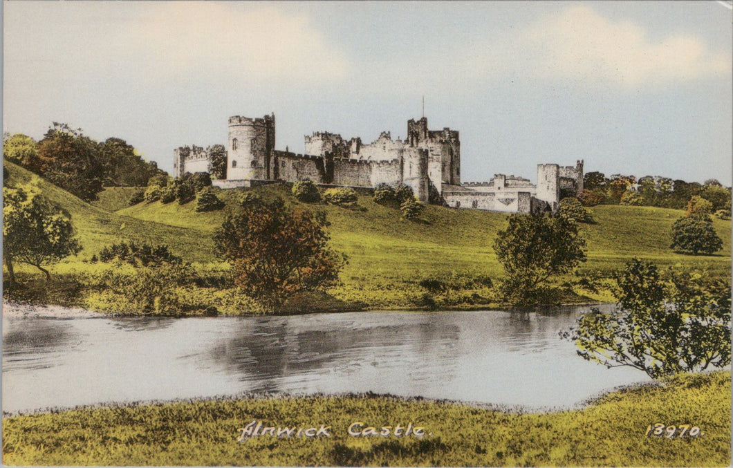 Northumberland Postcard - Alnwick Castle   SW16095