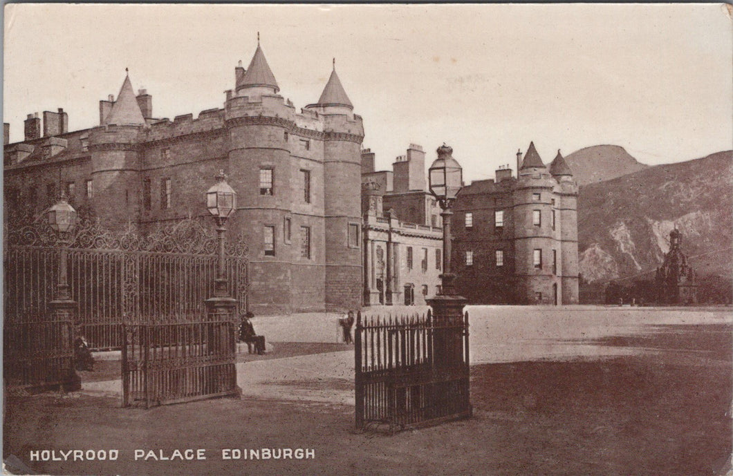 Scotland Postcard - Holyrood Palace, Edinburgh   SW16106