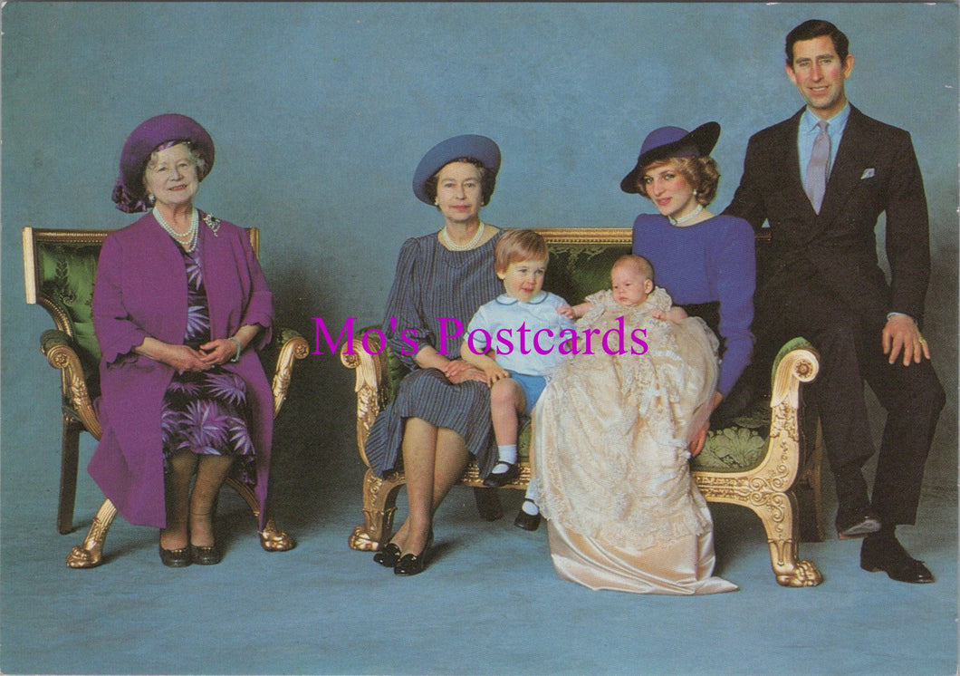 Royalty Postcard - The Royal Family, Queen Elizabeth II - SW16205