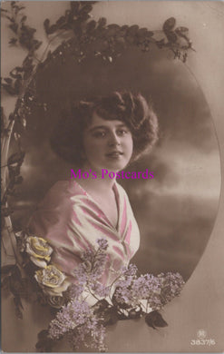 Fashion Postcard - Glamorous Lady Portrait With Flowers SW15630