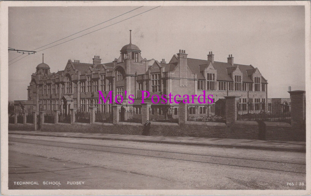 Yorkshire Postcard - Technical School, Pudsey, Leeds   SW15328