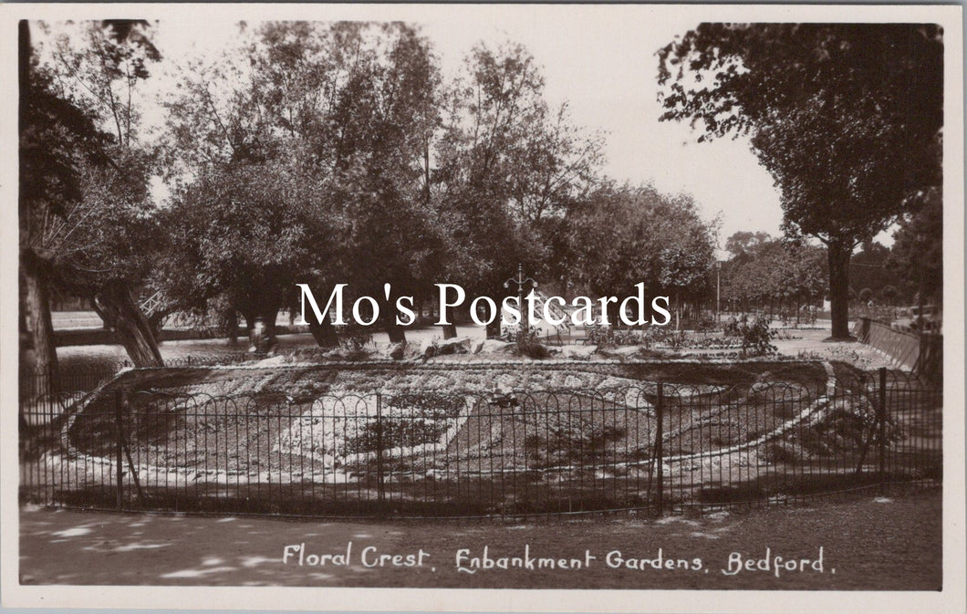 Bedfordshire Postcard - Floral Crest, Embankment Gardens, Bedford   SW15868