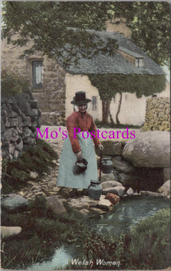Wales Postcard - A Welsh Woman Collecting Water   DZ95