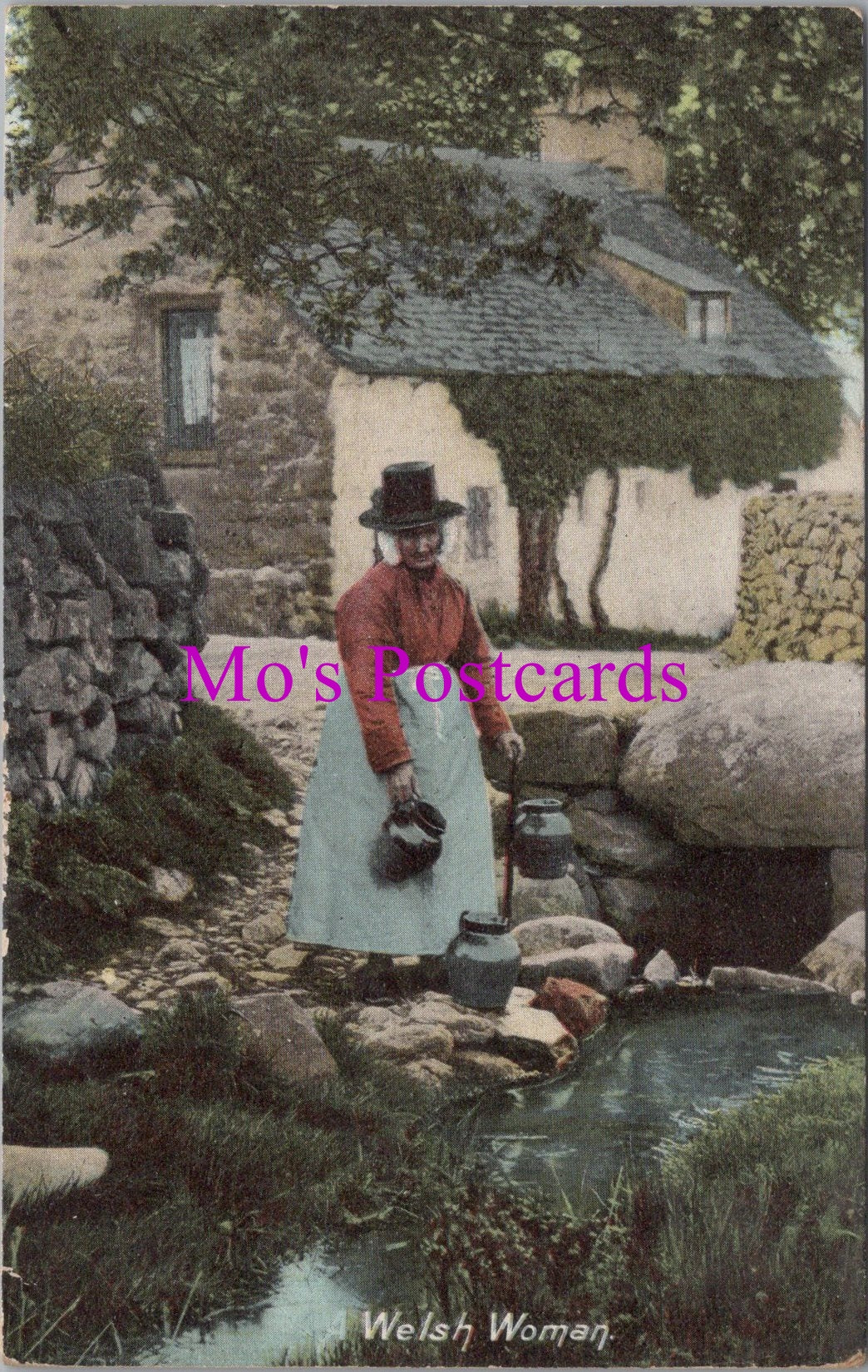 Wales Postcard - A Welsh Woman Collecting Water   DZ95