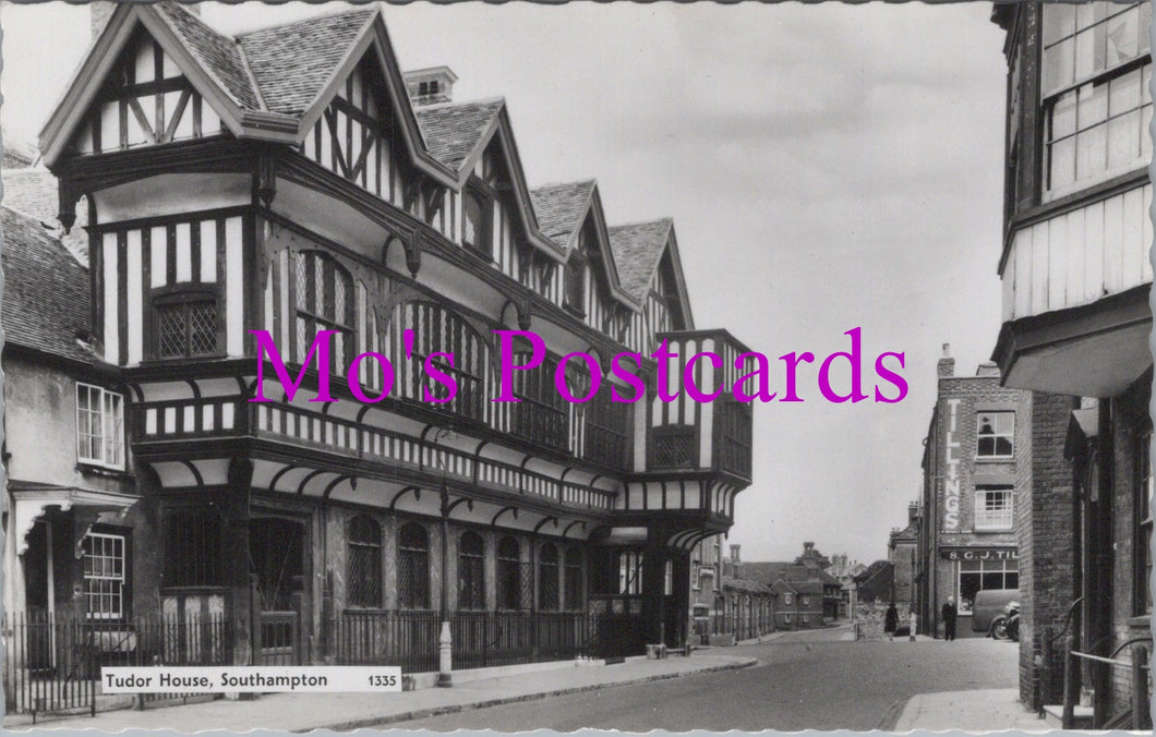 Hampshire Postcard - Tudor House, Southampton   HM12