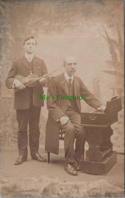 Musical Postcard - Musicians, An Organist and Violinist SW13779
