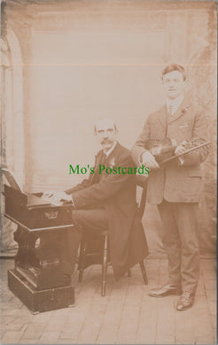 Musical Postcard - Musicians, An Organist and Violinist SW13780
