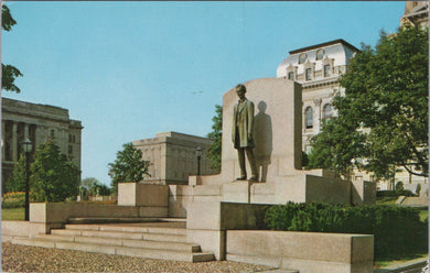 America Postcard - Abraham Lincoln Statue, Springfield, Illinois  SW16554