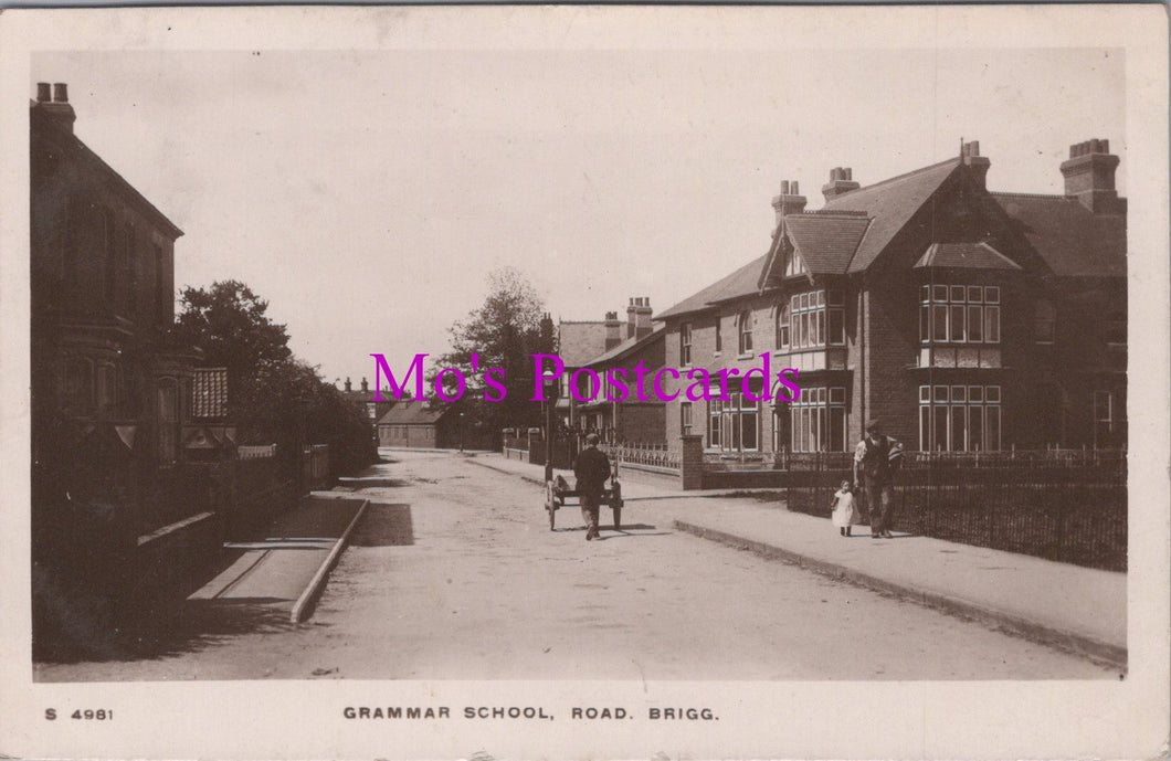 Lincolnshire Postcard - Grammar School Road, Brigg   SW15766