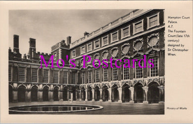 Middlesex Postcard - Hampton Court Palace, The Fountain Court  SW15392