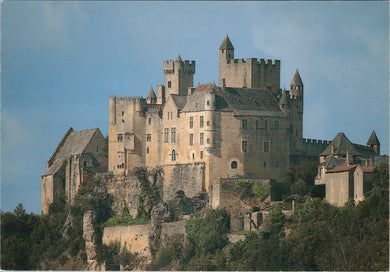 France Postcard - Le Chateau, Beynac, Dordogne  SW15922