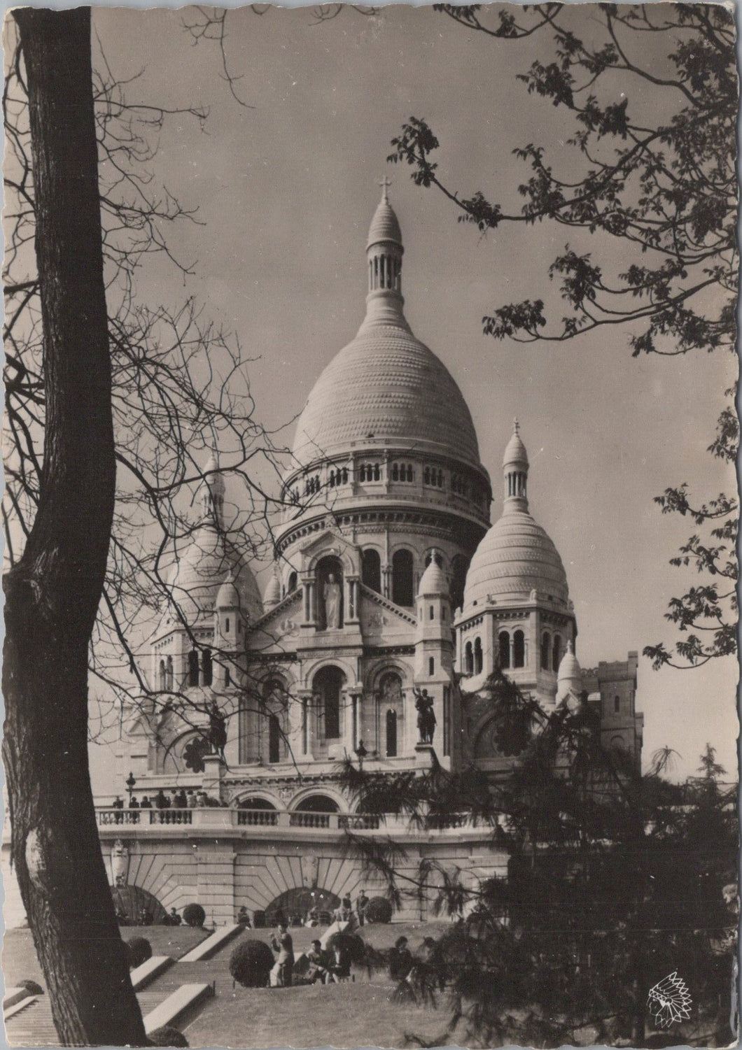 France Postcard - Paris, Front of The Sacred-Heart Basilic  SW16497