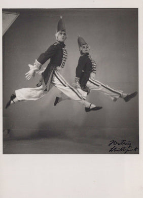 Theatrical Card / Photo - Two Theatre, Ballet or Circus Performers VT603