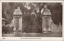 Load image into Gallery viewer, Middlesex Postcard - Hampton Court Palace, The Lion Gates   SW17009
