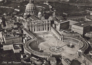 Vatican City Postcard - Square and St Peter's Basilica  SW19025